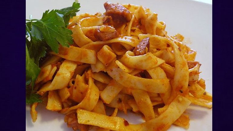 Δοκιμάστε να φτιάξετε κοκκινιστές χυλοπίτες φούρνου